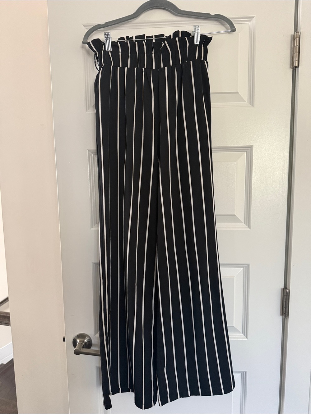 Japna High-Rise Black & White Stripe Wide-Leg Pants. Elastic waist. Size S